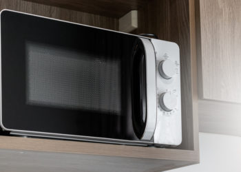 Mikrowelle aufhängen