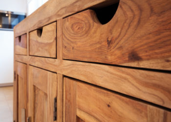 Schöne Massivholzmöbel: So geht stilvolles und individuelles Wohnen