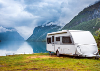 Reisen mit dem Wohnwagen: Tipps für eine sichere Fahrt