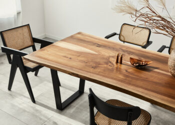 Designklassiker Echtholzmöbel: Esszimmertrends im Jahr 2024